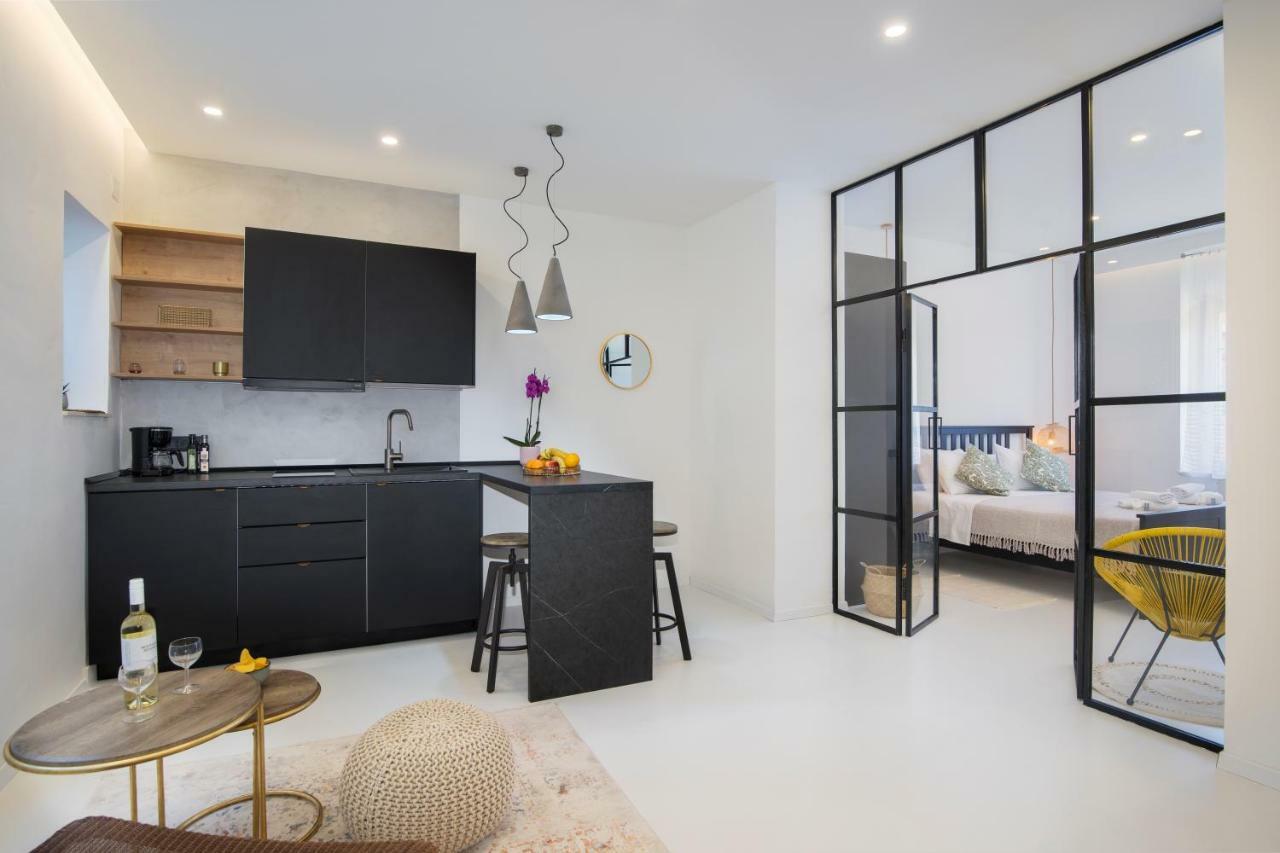 Twins Idola Apartments Пула Екстериор снимка
