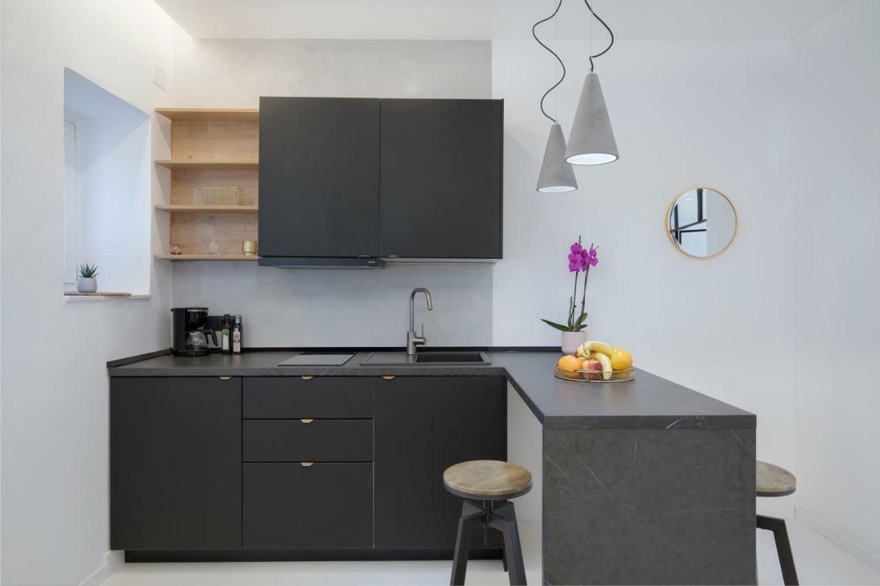 Twins Idola Apartments Пула Екстериор снимка