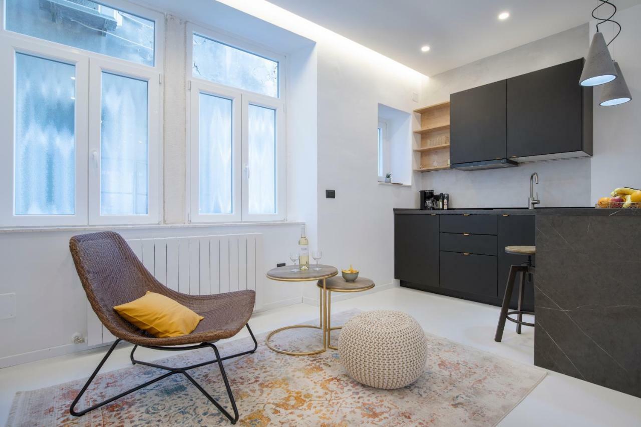 Twins Idola Apartments Пула Екстериор снимка