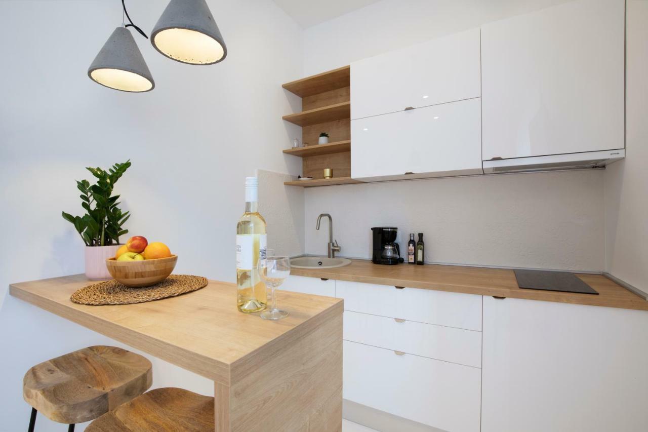 Twins Idola Apartments Пула Екстериор снимка