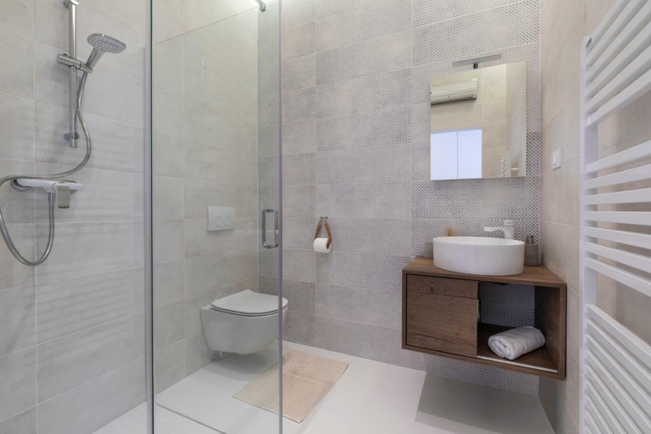 Twins Idola Apartments Пула Екстериор снимка