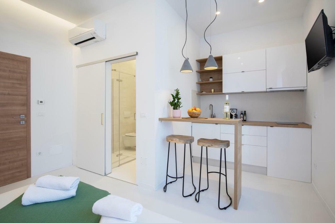 Twins Idola Apartments Пула Екстериор снимка